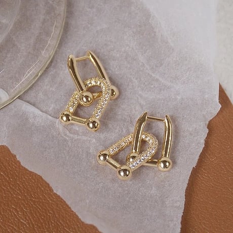 ジュエリーバックル ピアス