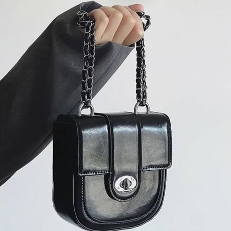 ハーフサークル シルバーチェーンバッグ 2色展開