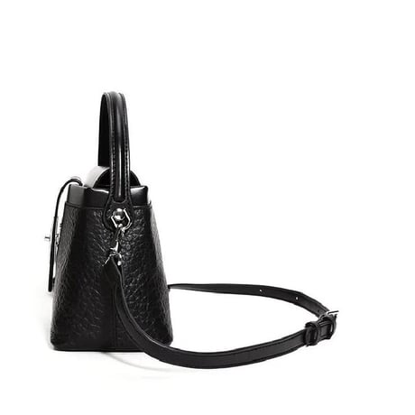 シルバーバックル レザーバッグ