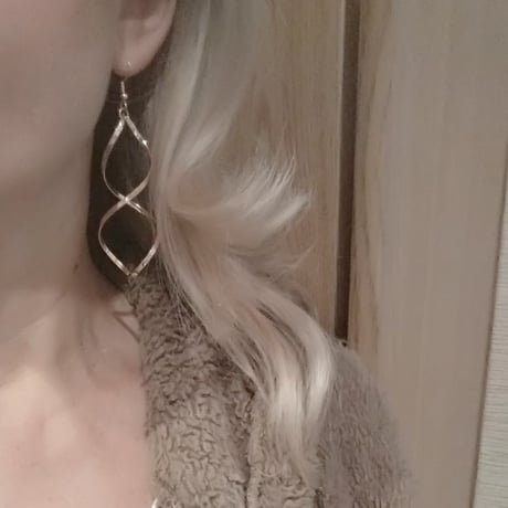 ツイストデザインピアス 2色展開