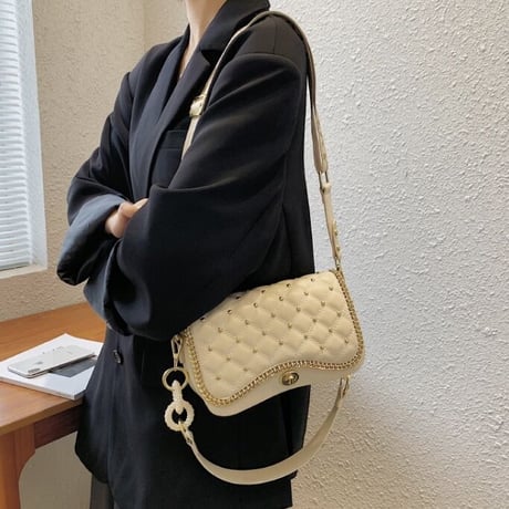 ロゴストラップ  パールモチーフキルトバッグ 2色展開