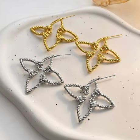 ロープフラワーピアス 2色展開