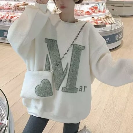 アルファベット ポーチ付きニット 2色展開