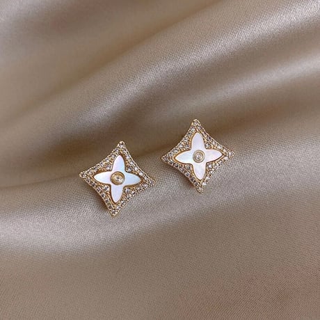 メタルジュエリー フラワーピアス