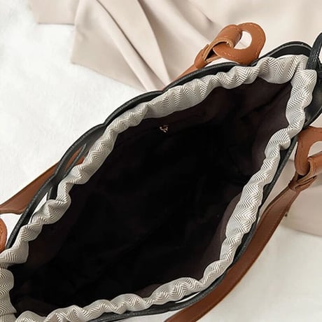 ブラックデザインクロップド レザーバッグ