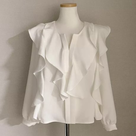 スリットネック フリルブラウス 2色展開
