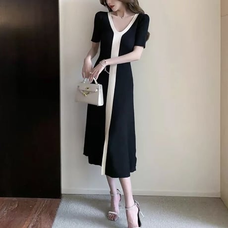 Vネックライン スリットリブワンピース 2色展開