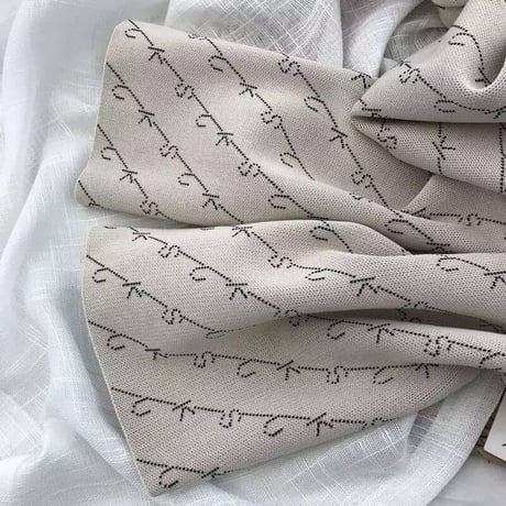 Vネックライン デザインニットセットアップ 2色展開