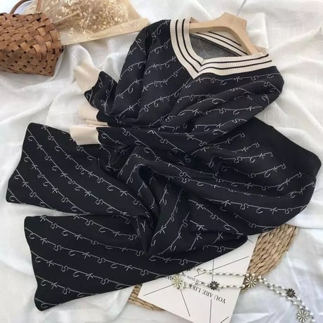 Vネックライン デザインニットセットアップ 2色展開