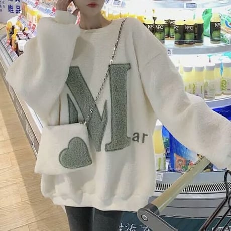 アルファベット ポーチ付きニット 2色展開