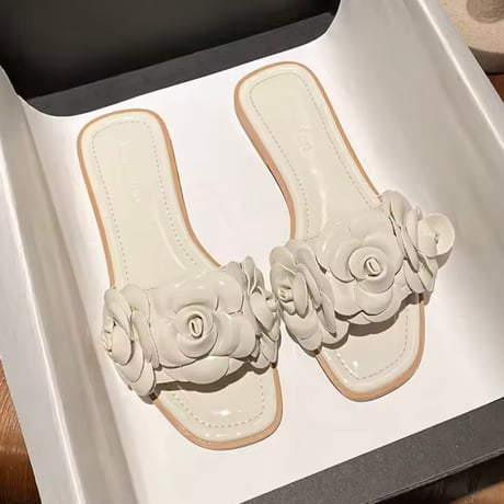 フラワーモチーフフラットサンダル 2色展開
