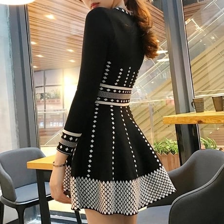 モノクロ美ライン ニットワンピース