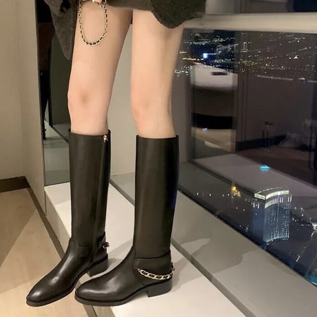 バックチェーンレザーブーツ