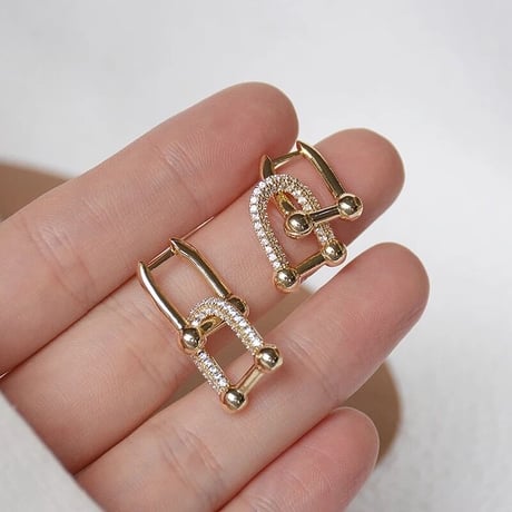 ジュエリーバックル ピアス