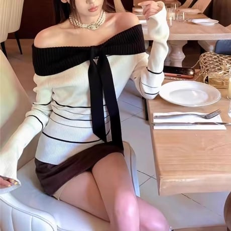 オフショルストライプニット