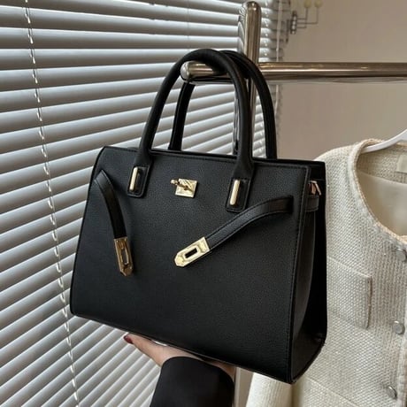 ゴールドバックル レザーバッグ 2色展開