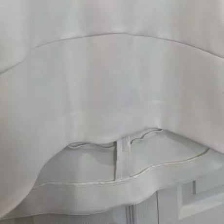パールポイント スリットフリルブラウス
