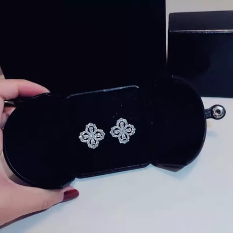 ダブルフラワー ジルコニアピアス