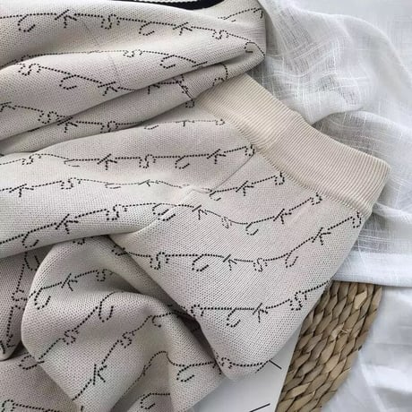Vネックライン デザインニットセットアップ 2色展開