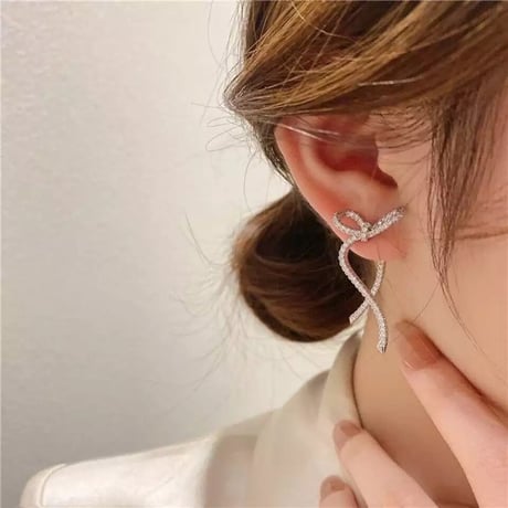 ジルコニアリボン ピアス