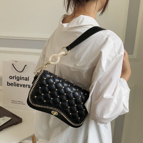 ロゴストラップ  パールモチーフキルトバッグ 2色展開