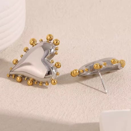 ゴールドドットハートピアス
