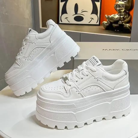 8upナンバースニーカー