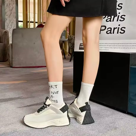 バックロゴスニーカー 2色展開