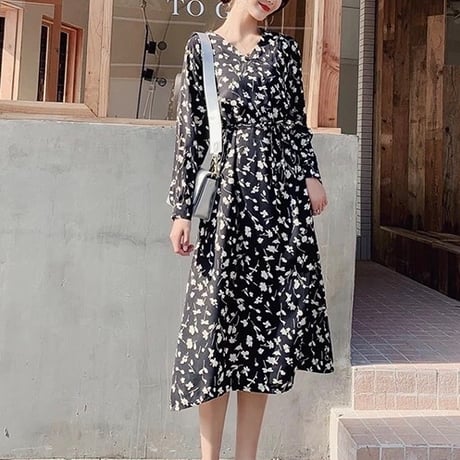シックフラワーモノトーンワンピース 2色展開