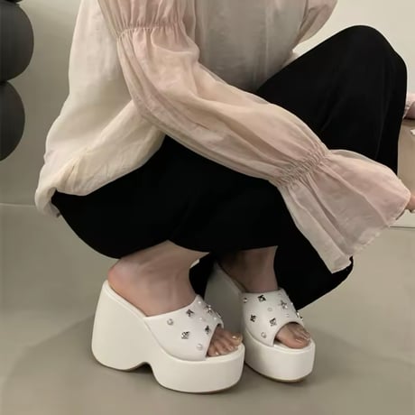 シルバースタッズハイソールサンダル 2色展開