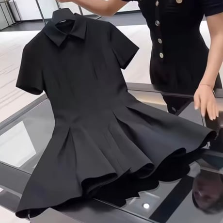 ブラックプリーツワンピース