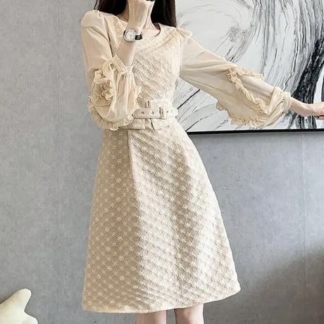 フリルシフォンスリーブ フラワーステッチワンピース 2色展開