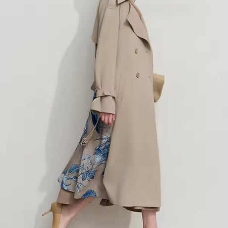 バックブルーフラワートレンチコート