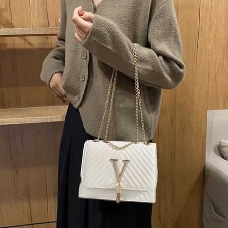 ゴールドチェーン Vキルティングバッグ 3色展開