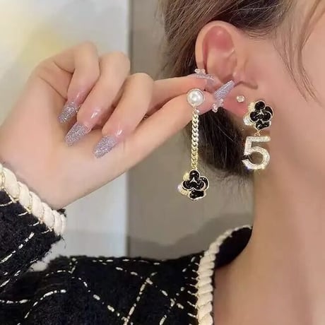 クリスタルファイブ フラワーチェーンピアス 2色展開