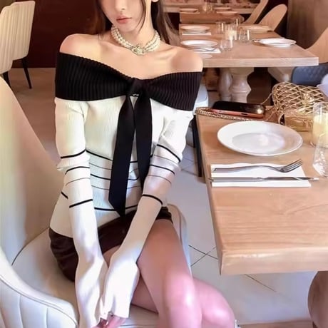 オフショルストライプニット