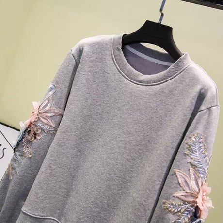 フラワーワッペンスリーブ スウェット 2色展開