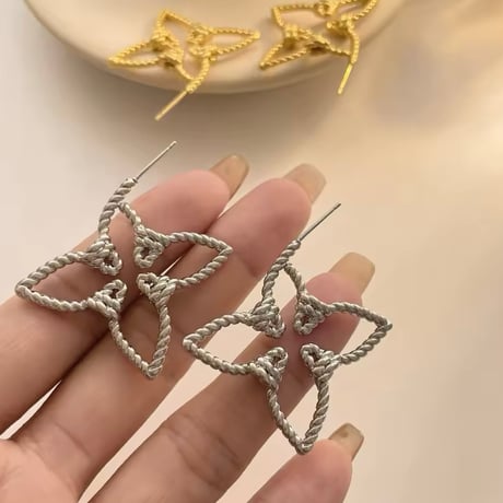 ロープフラワーピアス 2色展開