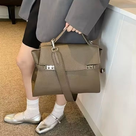クラシックレザーバッグ 2色展開