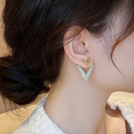 ダブルVモチーフ ピアス 2色展開