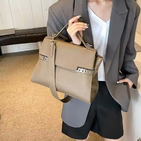 クラシックレザーバッグ 2色展開