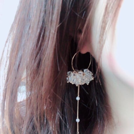 クリスタルフラワーピアス