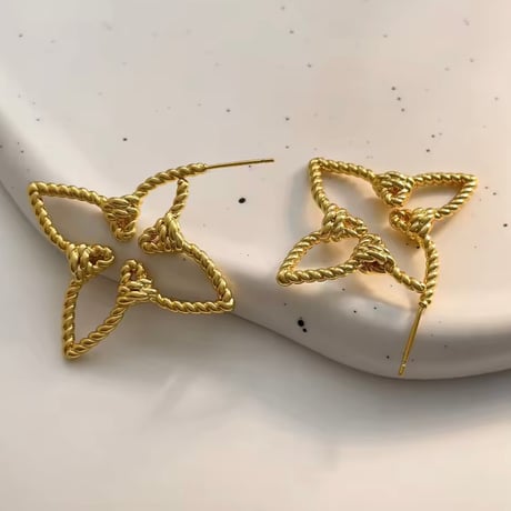 ロープフラワーピアス 2色展開