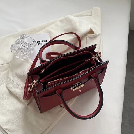 ゴールドバックル レザーバッグ 2色展開