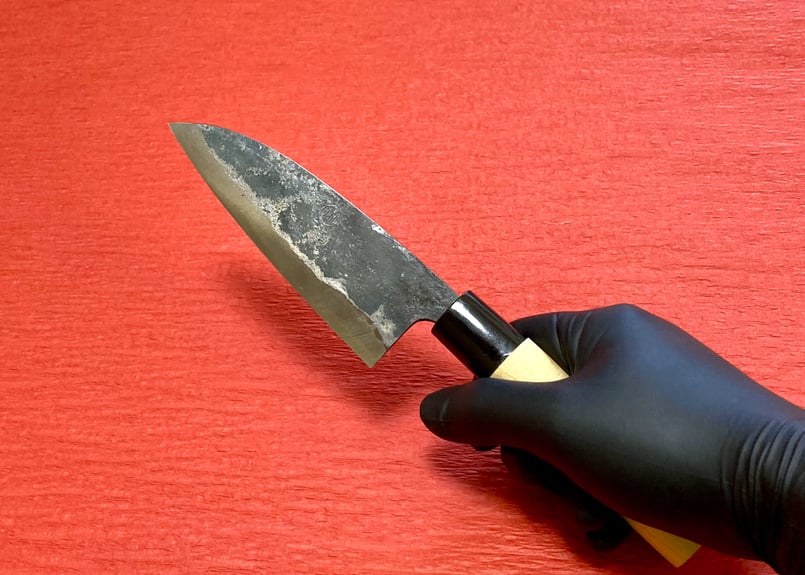 鉄黒打ち三徳包丁/白鋼/刃渡り約13.5㎝ | 川﨑鍛冶屋