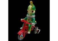 シンビンショップ ケムール人三輪車 ネオライム × フレイムレッド Ver. シンビンショップ ケムール人三輪車 ネオライム × フレイム