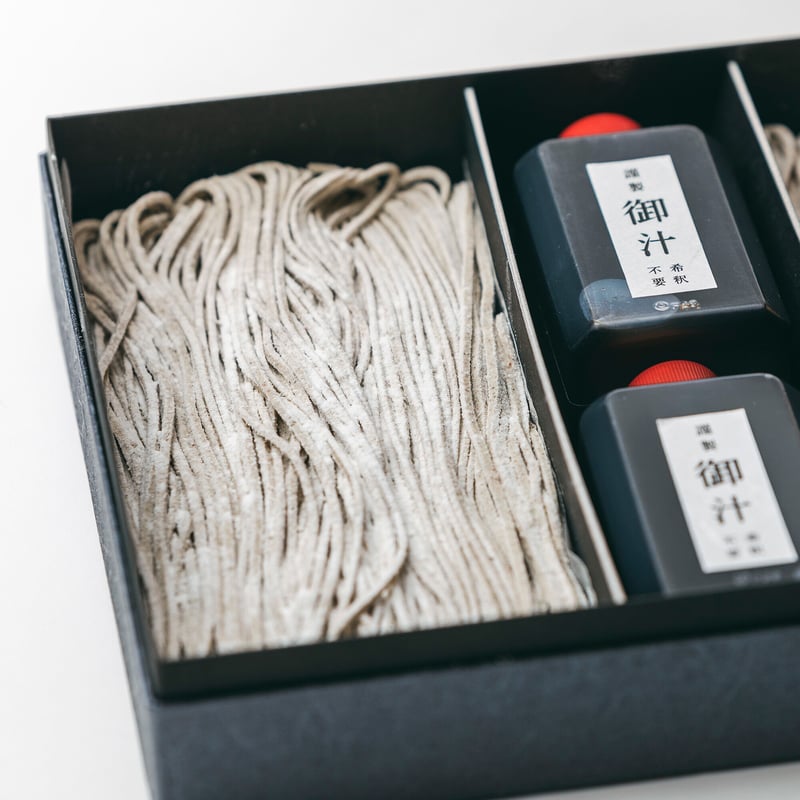 紙箱入り生蕎麦（2025年12月4日発送分）〔ご贈答にも〕クール便 | そば遊山