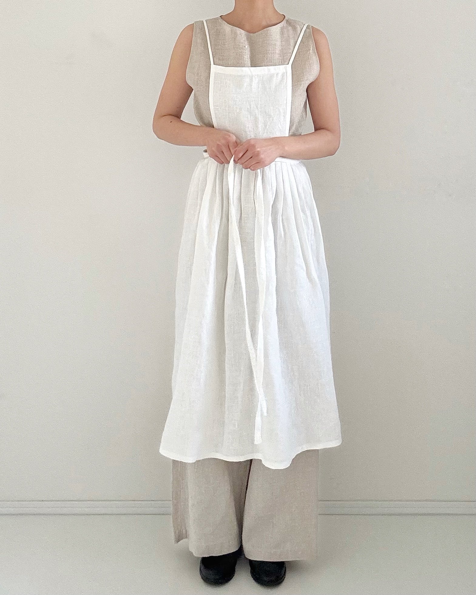 Classic Apron ホワイトリネン | HERHUE
