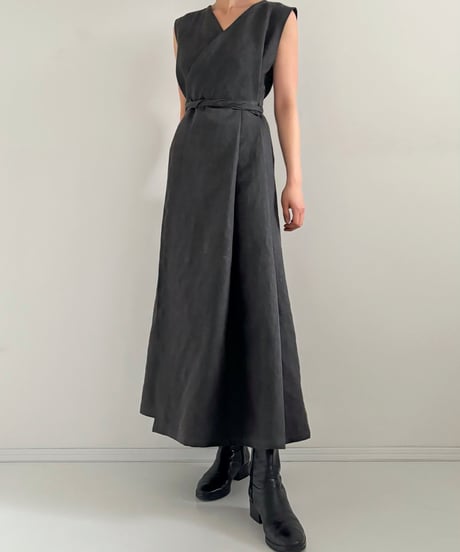 墨染めリネンのカシュクールワンピース