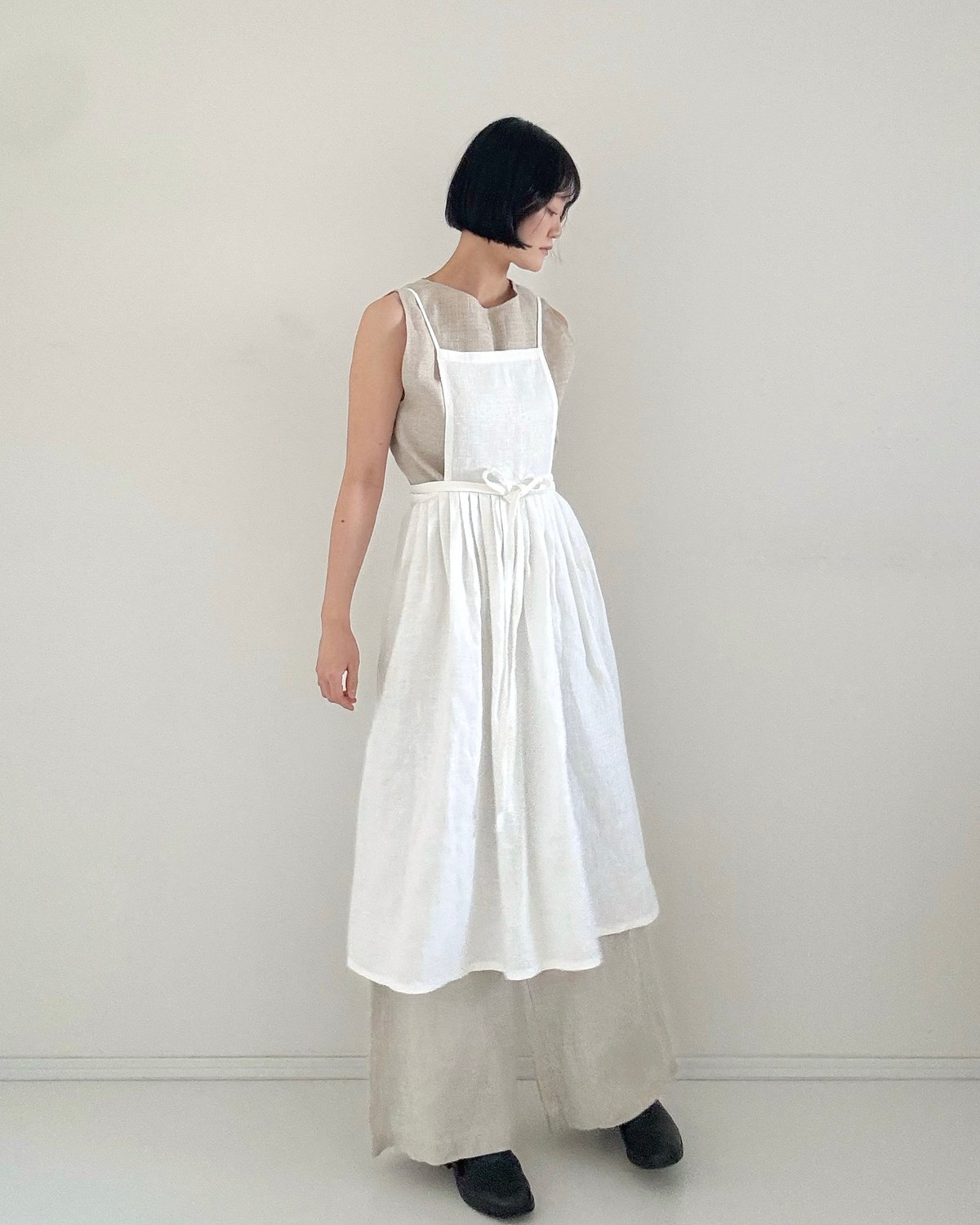 Classic Apron ホワイトリネン | HERHUE